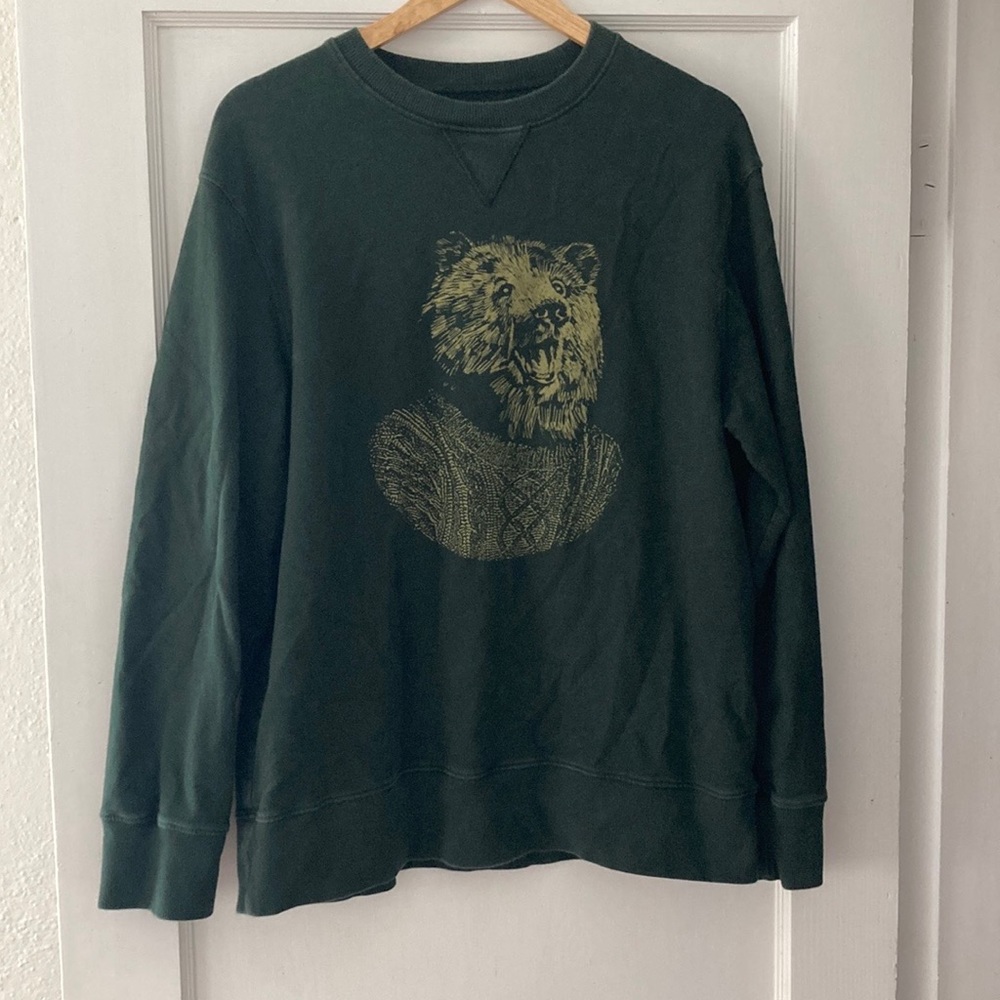 Men’s Merona Sweatshirt. Color is Dark Green with Bear on front. Size Large